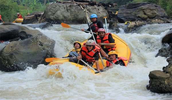 Wisata Rafting di Cisadane Bogor